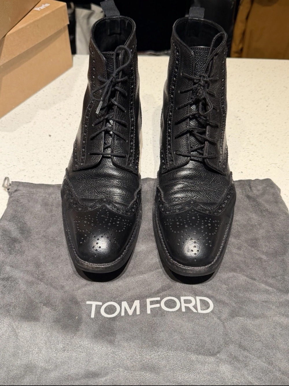 Tom Ford Men's Black Leather Wingtip Lace-Up pebbled Boots - Picture 2 of 6